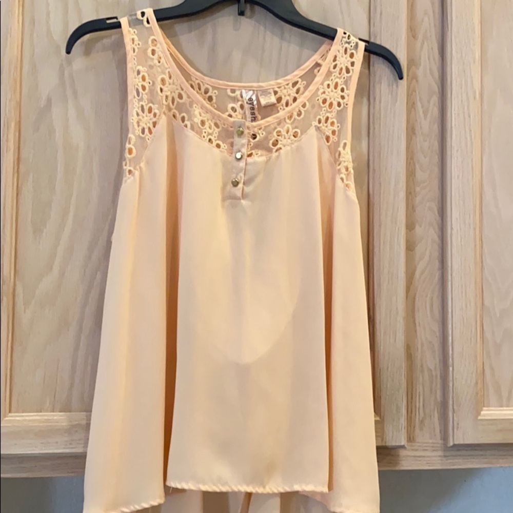 Sleeveless blouse by Eyeshadow size L light gold